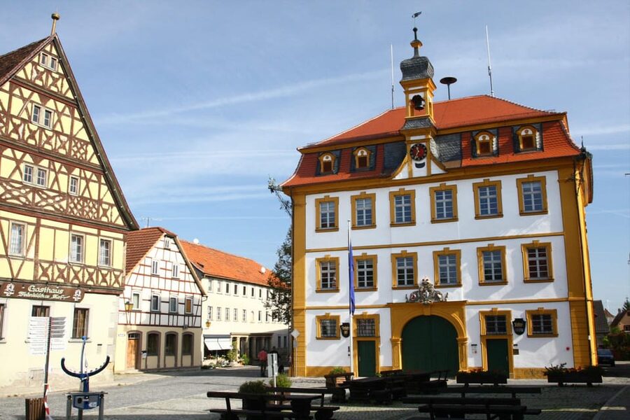 From Frankfurt: Rothenburg ob der Tauber Wine Tour - Lunch in a Franconian restaurant