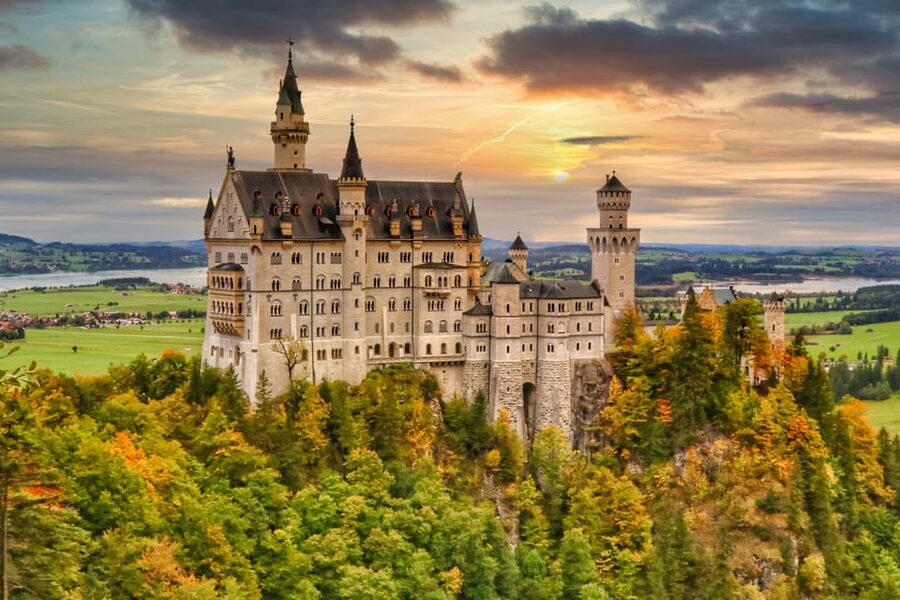 From Füssen: Neuschwanstein & Linderhof Castles Private Tour - Oberammergau brings the day down to village scale