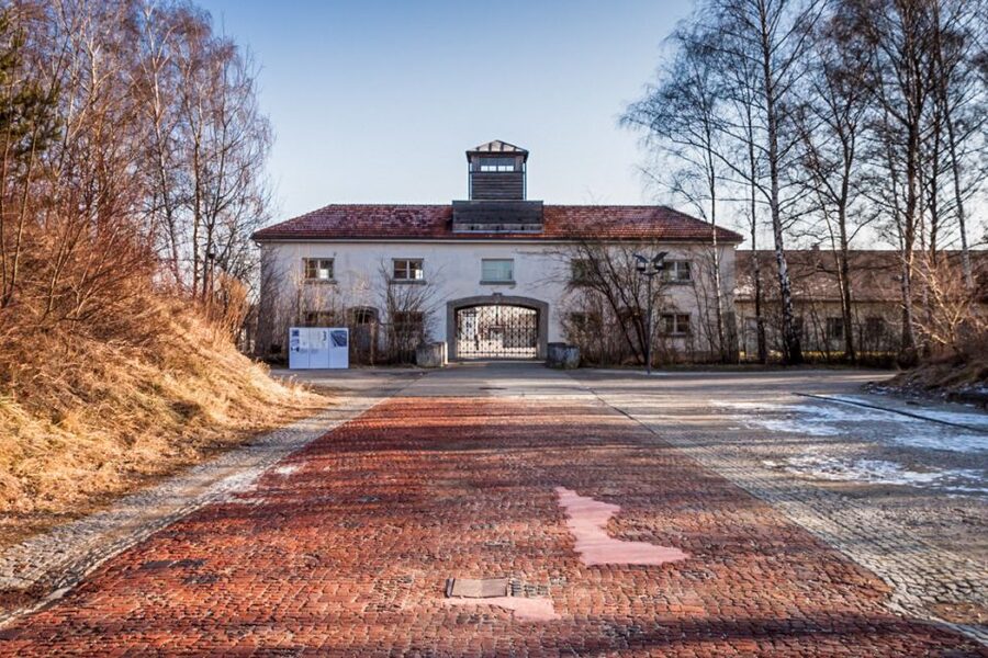 From Munich: Dachau Memorial Site Full-Day Tour - Meeting at Marienplatz and starting the journey