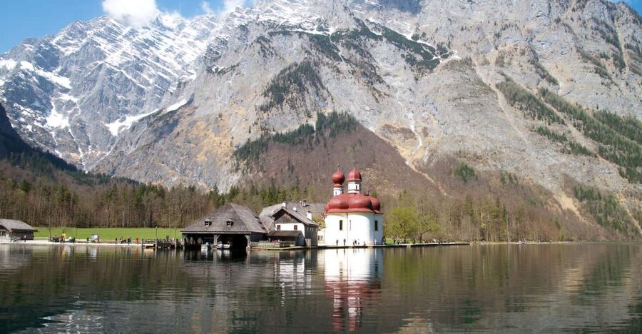 From Munich: Königsee Day Tour by Van - Arriving at Königssee and boarding the boat
