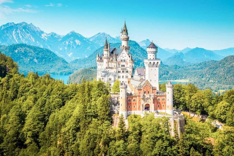 From Munich: Premium Neuschwanstein Castle & Linderhof Tour - Neuschwanstein: the big Bavarian spectacle