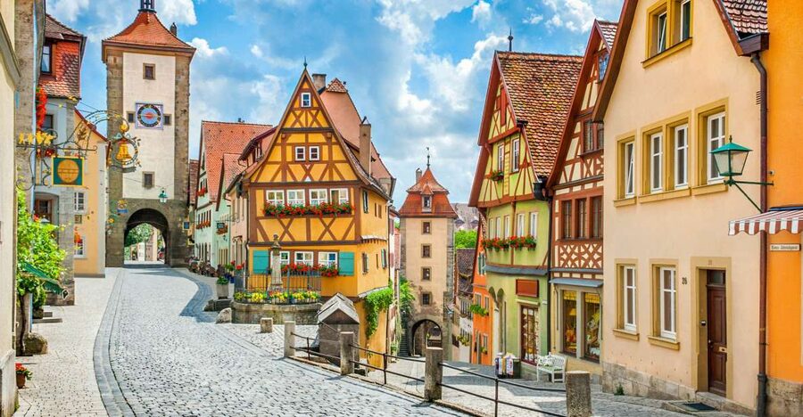 From Munich: Rothenburg and Nördlinger Ries Day Trip by Bus - The long road to Harburg Castle
