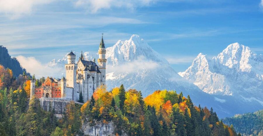 From Munich: Trip to Neuschwanstein & Linderhof in Spanish - Why this pairing works so well
