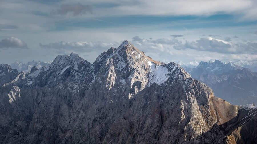 From Munich: Zugspitze Mountain Van Tour with Garmisch Town - Reaching the 2,962-meter Zugspitze summit