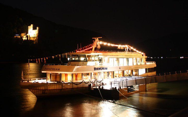 From Rüdesheim: 2-hour Christmas Boat Tour on the Rhine - Meeting the boat at Pier 12