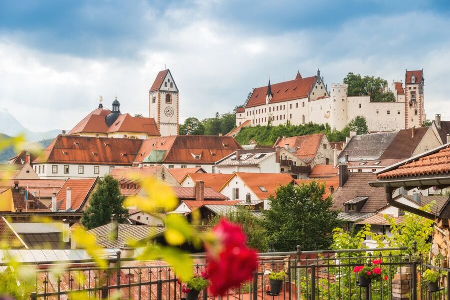 Füssen: Old Town Guided Walking Tour in German - Sebastian Cemetery and the medieval city wall