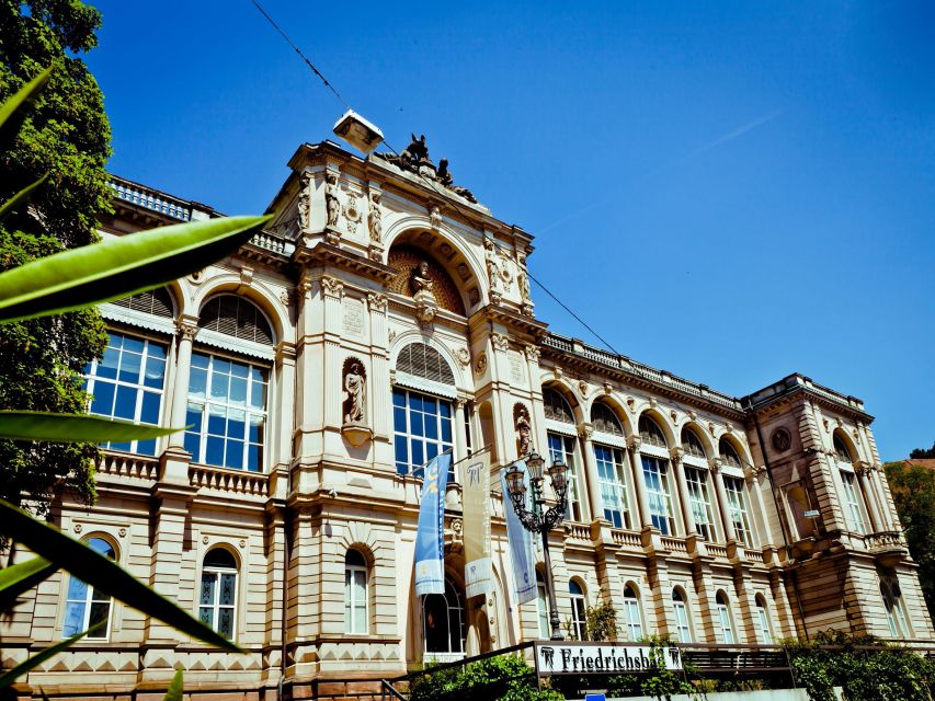 Geflüster auf dem roten Teppich Themen-Stadtführung - Baden-Baden’s red carpet begins at the Kurhaus