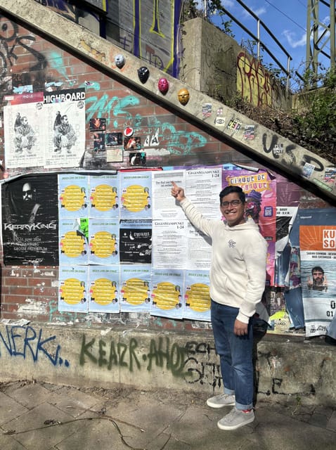 German guided insider tour of Hamburg's Schanzenviertel - Small alleys and private-feeling courtyards