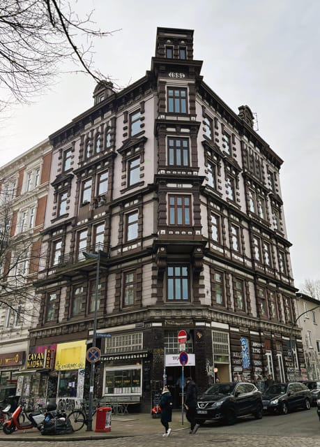 German guided insider tour of Hamburg's Schanzenviertel - Meeting at Cafe Blattgold