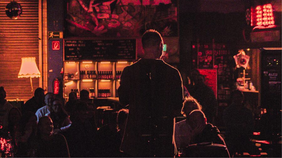 GET UP Comedy in Hamburg - Life is too short not to laugh! - Hamburg comedy with a local pulse