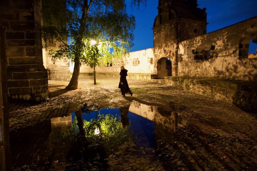 Görlitz: Ghosts and Spooky Historical Night Walking Tour - Alleyways, forgotten paths, and the old city map