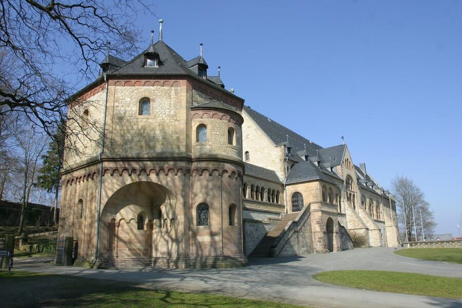 Goslar: Führung durch die Kaiserpfalz - The imperial throne and the Winter Hall vaults