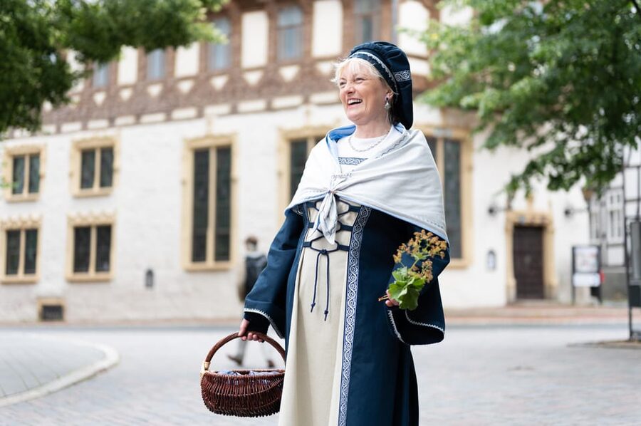 Goslar: Witches - From delusion to myth - A costumed guide turns folklore into a walking story