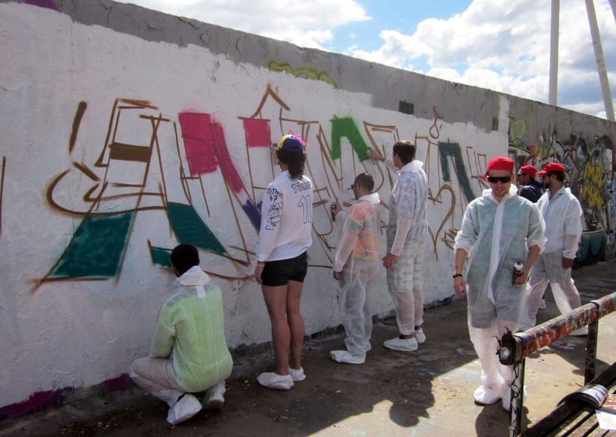 Graffitiworkshop Berlin - Creating the final piece with the group