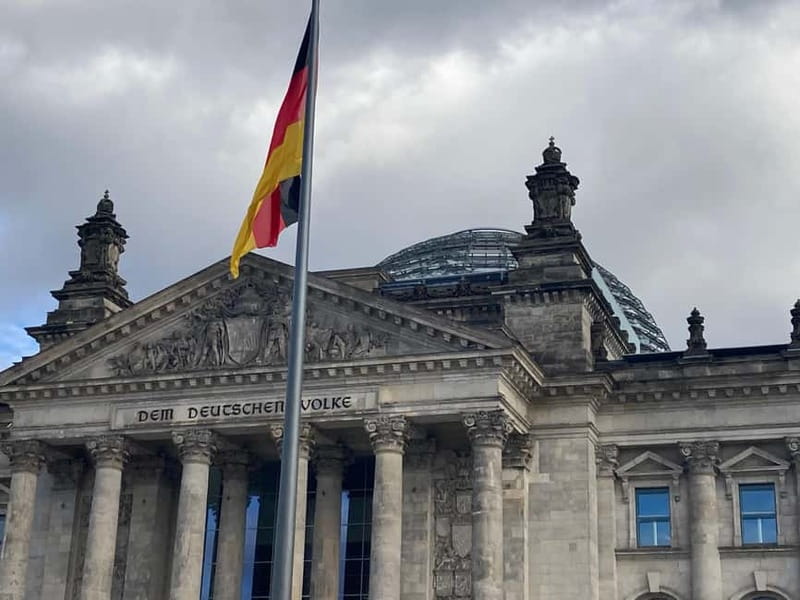 Guided Insider Tour Government and Parliament District - Walking toward Brandenburg Gate