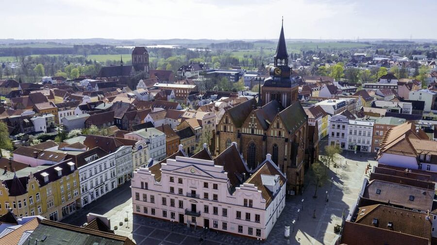 Güstrow: Guided tour of the historic city center - A 90-minute route with a useful museum bonus