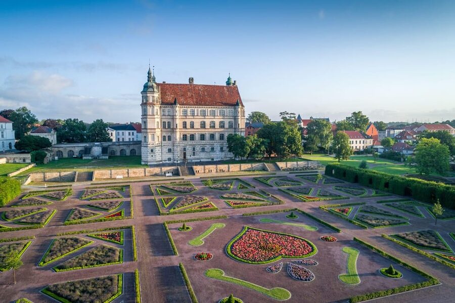 Güstrow: Guided tour of the historic city center - Who should book this Güstrow walking tour