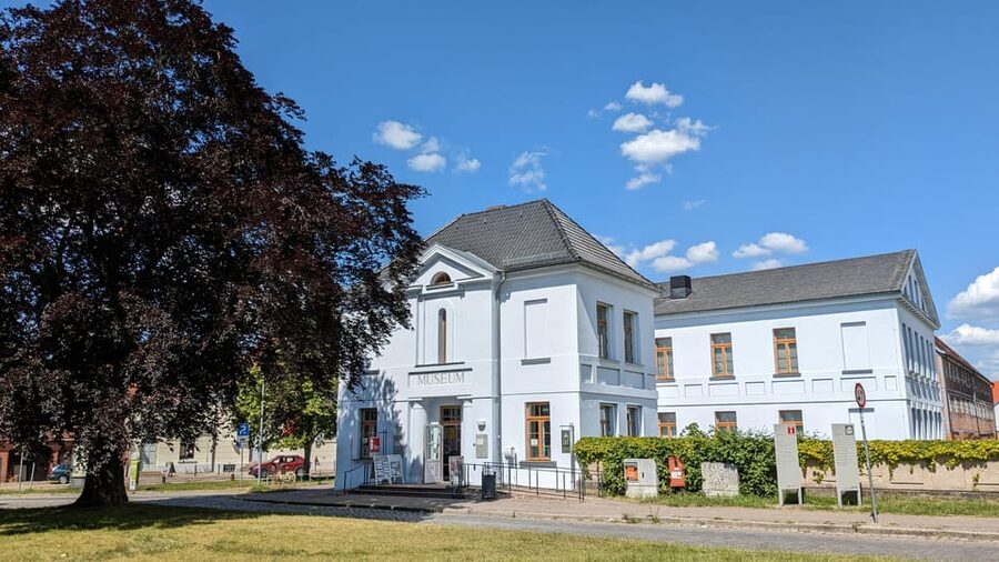 Güstrow: Guided tour of the historic city center - Timing, cancellation, and meeting-point details