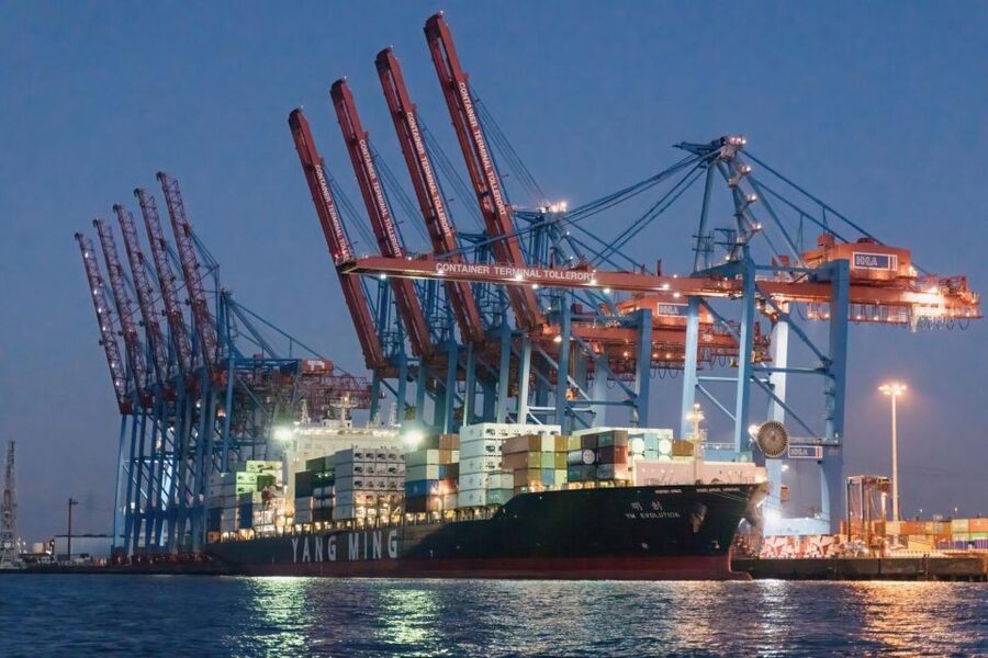 Hamburg: 1.5-Hour Evening Lights Harbour Cruise on a Ship - Key points to know before you sail