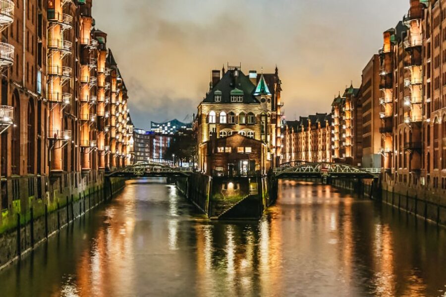 Hamburg: 1.5h Grand Harbor Evening Lights Cruise - Speicherstadt, if the tide allows