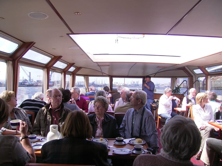 Hamburg: 1-Hour Harbor Cruise - Boat comfort, onboard service, and the one-hour format