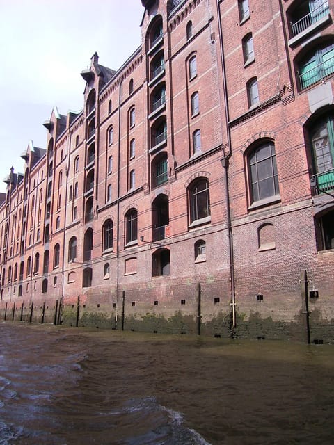 Hamburg: 1-Hour Harbor Cruise - Fish Market, Oevelgönne, and cruise terminals