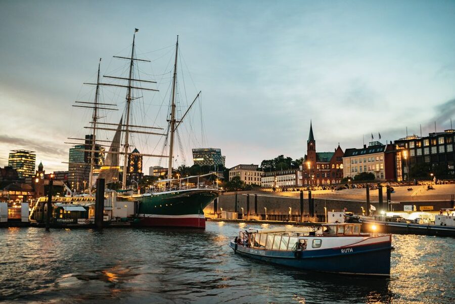 Hamburg: 1-Hour Harbor Evening Lights Cruise - Who Will Enjoy This Cruise Most?