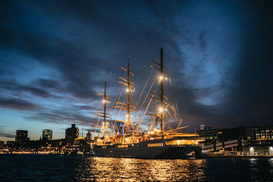 Hamburg: 1-Hour Harbor Evening Lights Cruise - Where Hamburg’s History Meets Its Working Port
