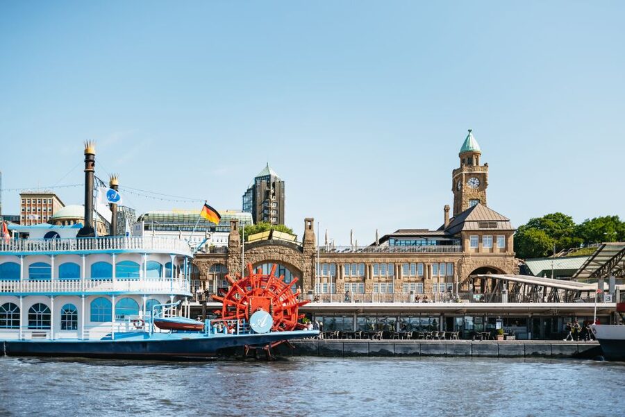 Hamburg: 1-Hour Harbor Sightseeing Cruise with HafenCity - Starting at the St. Pauli Landing Stages