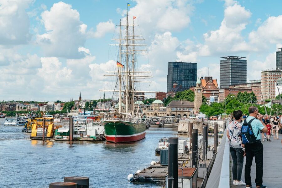 Hamburg: 1-Hour Harbor Sightseeing Cruise with HafenCity - Bridges, locks, and Hamburg’s watery geography