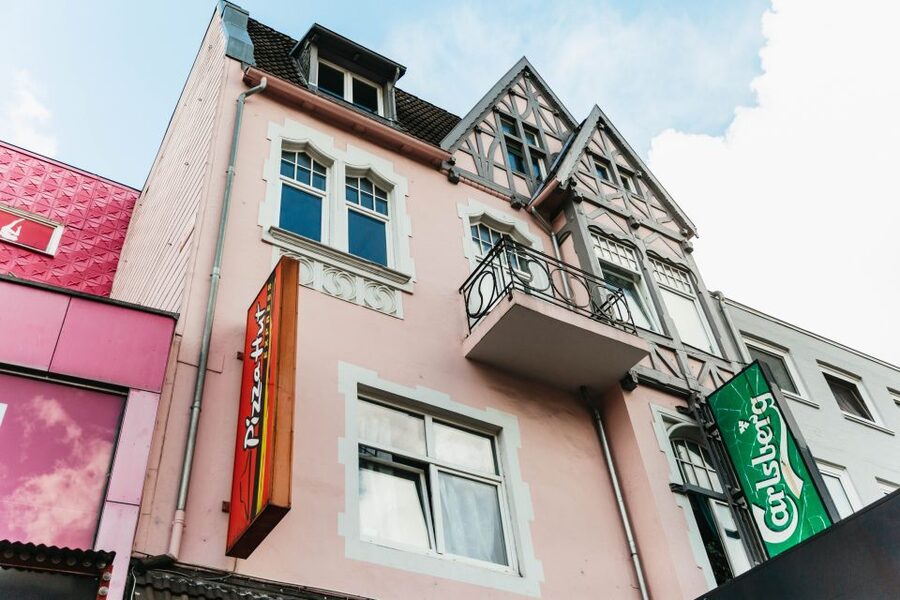 Hamburg: 2.5-Hour Beatles Music Tour - The Star-Club stop and the Reeperbahn