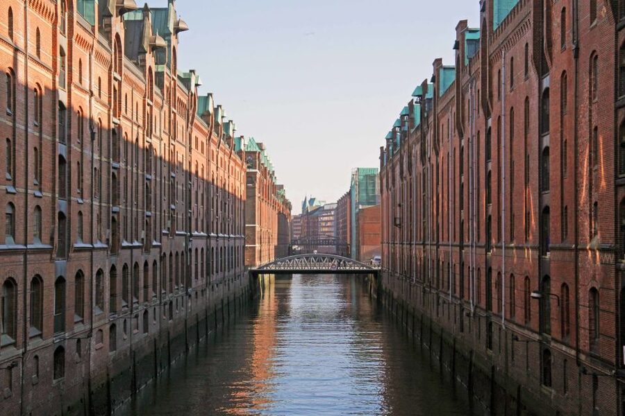 Hamburg: 2.5-Hour Discovery Tour - The Rathaus and Hamburg’s civic pride