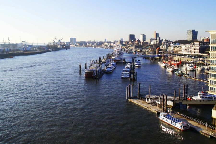 Hamburg: 2.5-Hour Discovery Tour - Meeting at Mönckebergstraße and entering the Old Town