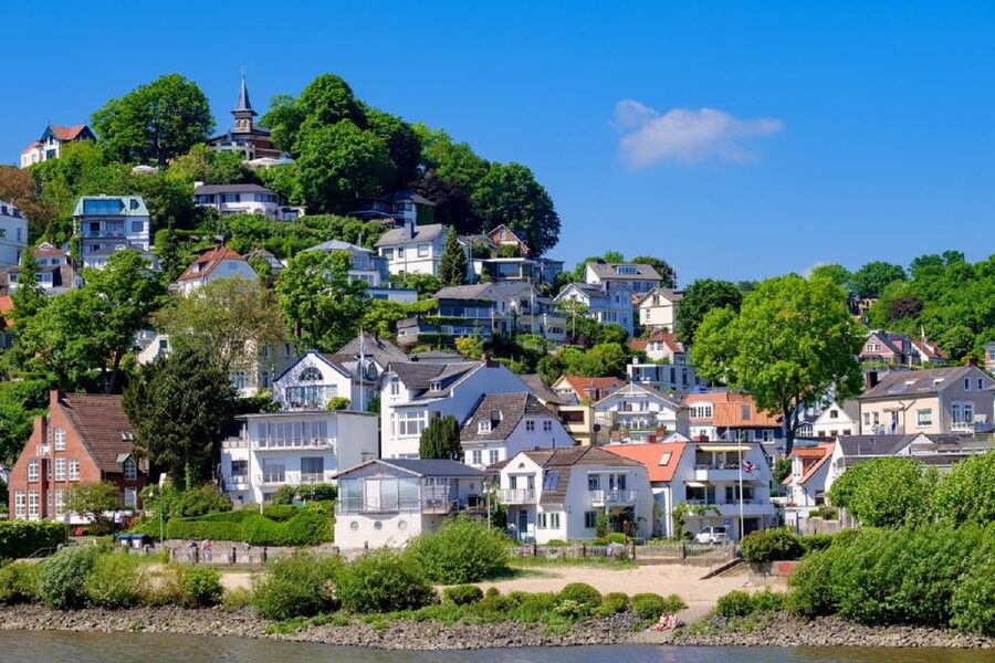 Hamburg: 2-Hour Sightseeing Cruise to Blankenese - From St. Pauli Piers to the Fish Market