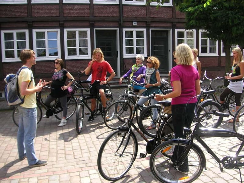 Hamburg 3-Hour Bike Tour - Riding through St. Pauli and across Heiligengeistfeld