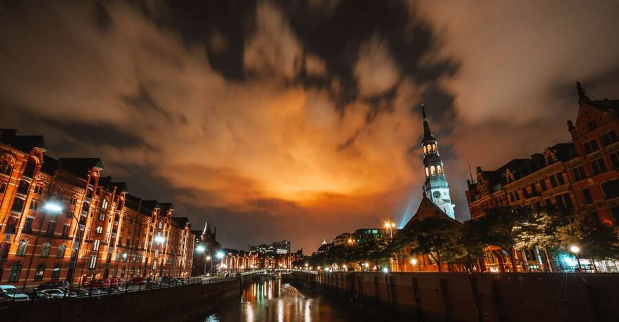 Hamburg: 90-Minute Evening Lights Harbor Cruise - Key things to know before booking