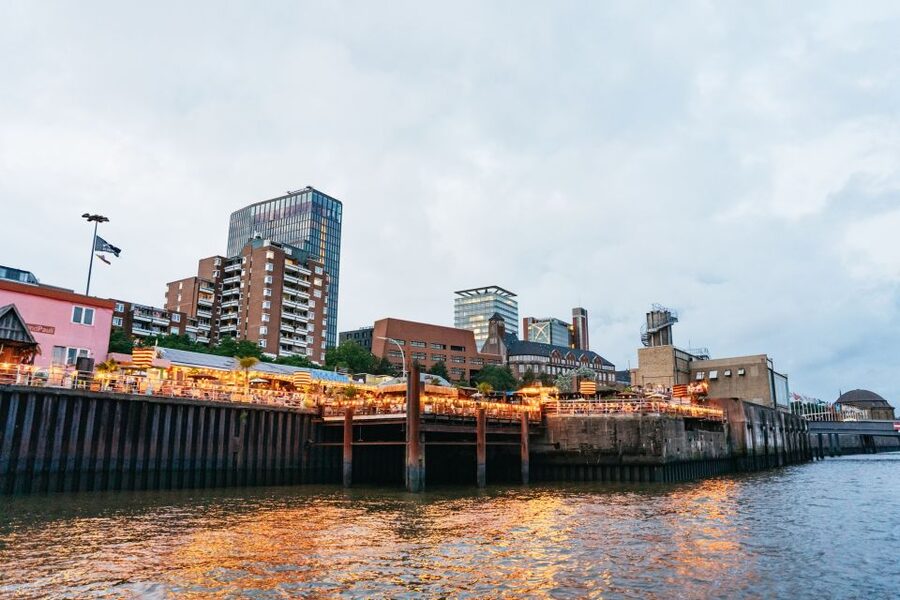 Hamburg: 90-Minute Evening Lights Harbor Cruise - Speicherstadt when the tide allows