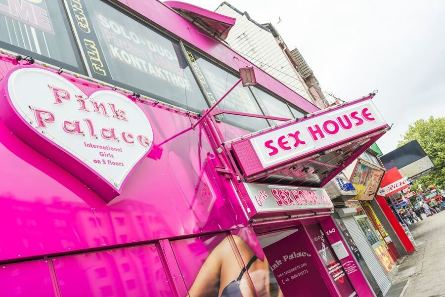 Hamburg: Adults Only Reeperbahn Tour - Starting at Millerntorplatz and Spielbudenplatz