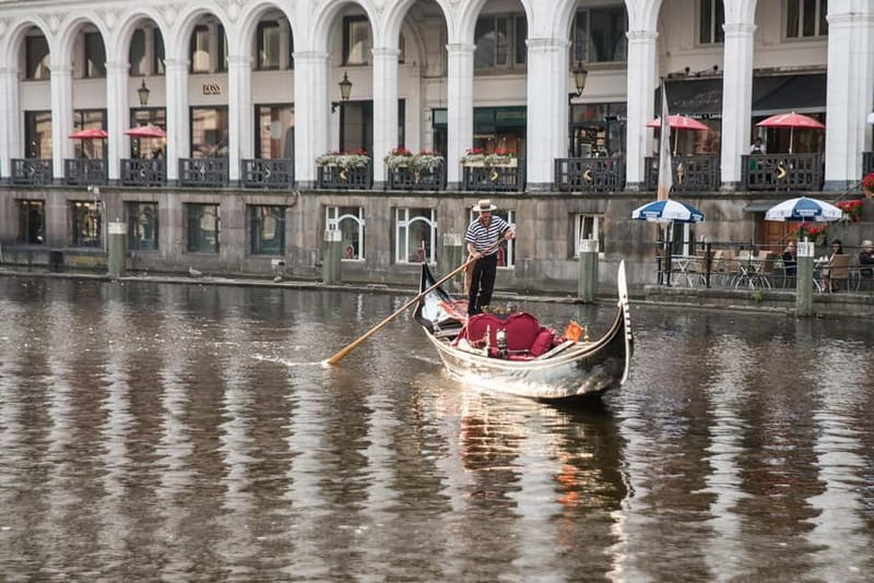 Hamburg Alster Lake romantic Tour in a Real Venetian Gondola - Key points to know before booking