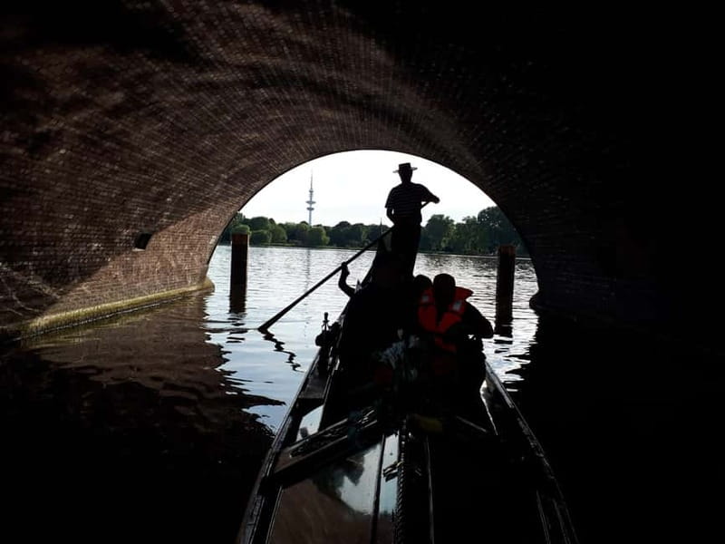 Hamburg Alster Lake romantic Tour in a Real Venetian Gondola - How romantic is the public ride?