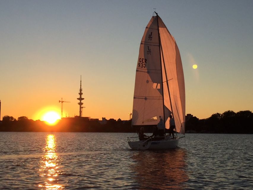 Hamburg: Alster River Sailboat Tour with Sundowner - Setting out from barca Boat Events