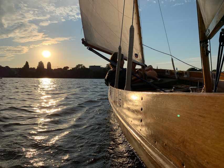 Hamburg: Alster River Sailboat Tour with Sundowner - The included drink and the mood aboard
