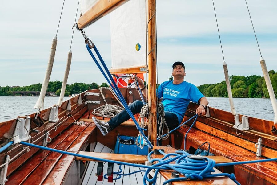 Hamburg: Alster River Sailing Tour on a 2-Masted Sailboat - Practical planning for your 90 minutes