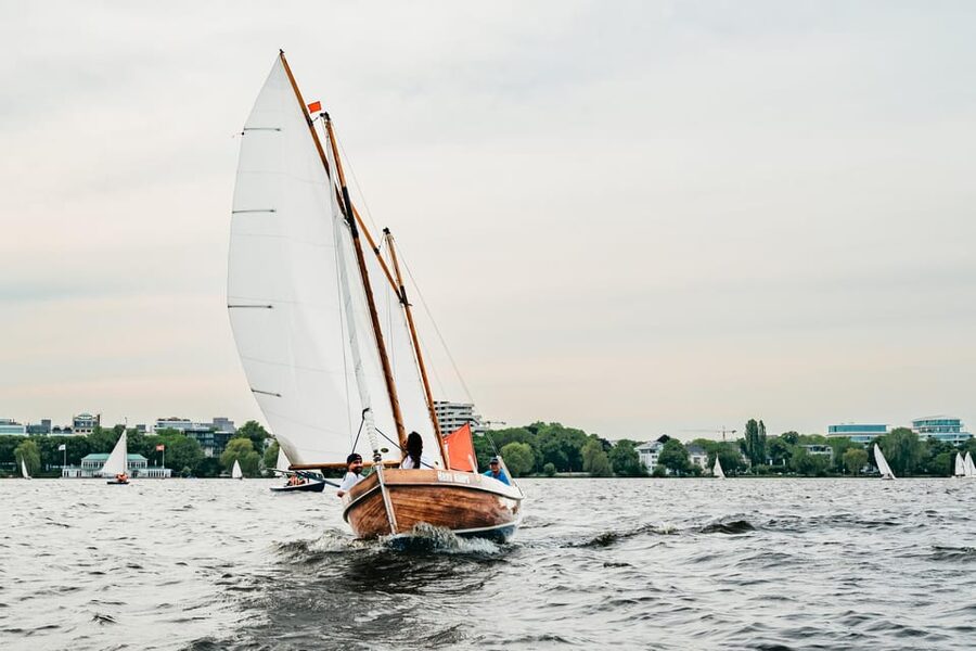 Hamburg: Alster River Sailing Tour on a 2-Masted Sailboat - Who will enjoy this most