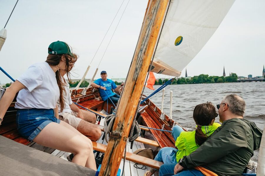 Hamburg: Alster River Sailing Tour on a 2-Masted Sailboat - Setting off from the jetty