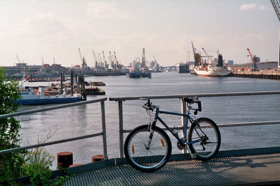 Hamburg: Bike Tour of the Speicherstadt & Old Harbor - From the University to Chilehaus