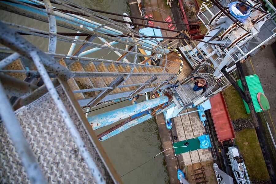 Hamburg: Bungee Jumping 50 Meters High over the Harbor - A harbor crane instead of a standard jump tower