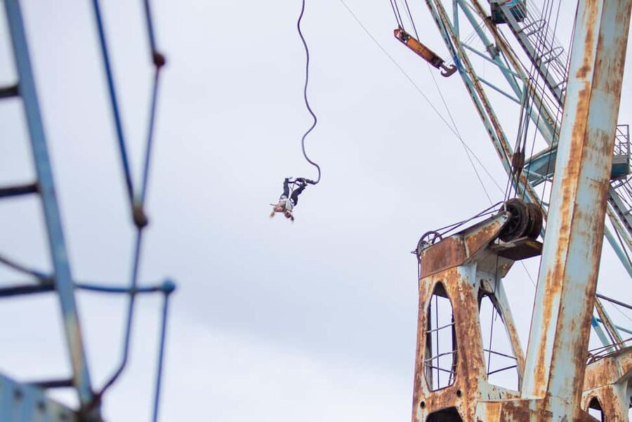 Hamburg: Bungee Jumping 50 Meters High over the Harbor - What the 50-meter jump feels like as an outing