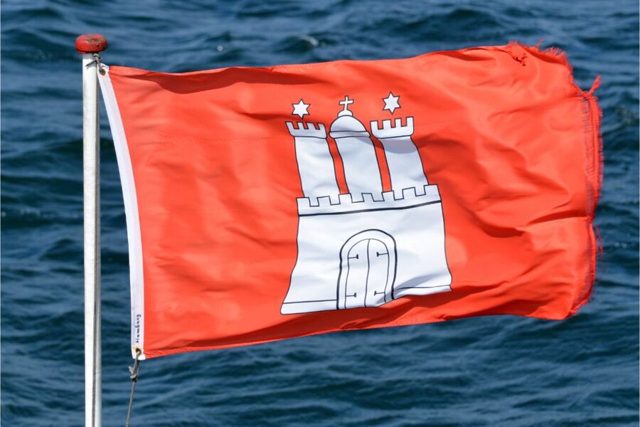 Hamburg City: Scavenger Hunt Self-Guided Tour - Mailing, timing, and what to carry