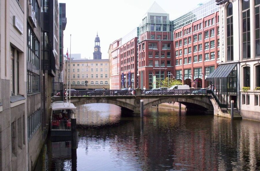 Hamburg: City Tour by Bike with Elbphilharmonie - Following the Alster from Außenalster to Binnenalster